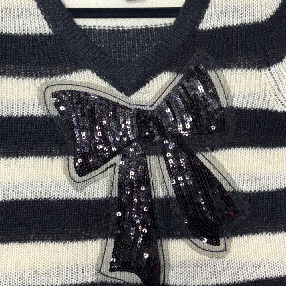Wet Seal Black White Striped V Neck Sweater with Sequin Bow Size L Vintage Y2K - Picture 3 of 6